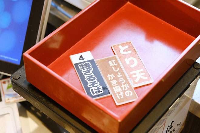 リーダーの上に置いた食券