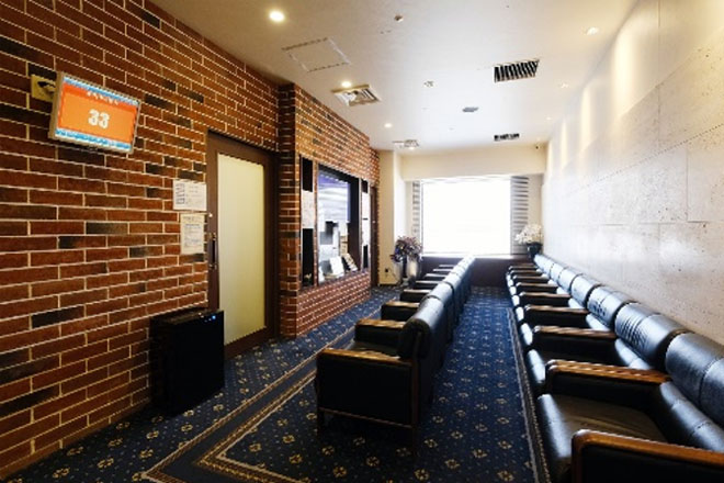 浜松市内を一望できる開放的な待合室