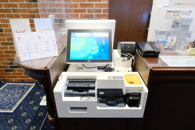 カウンターに組み込まれたQT-30とVT-330の写真