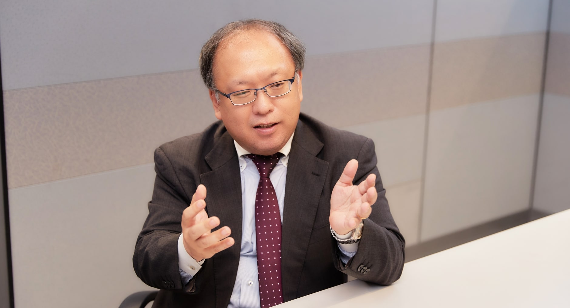 インタビューを受ける齊藤 貴久氏