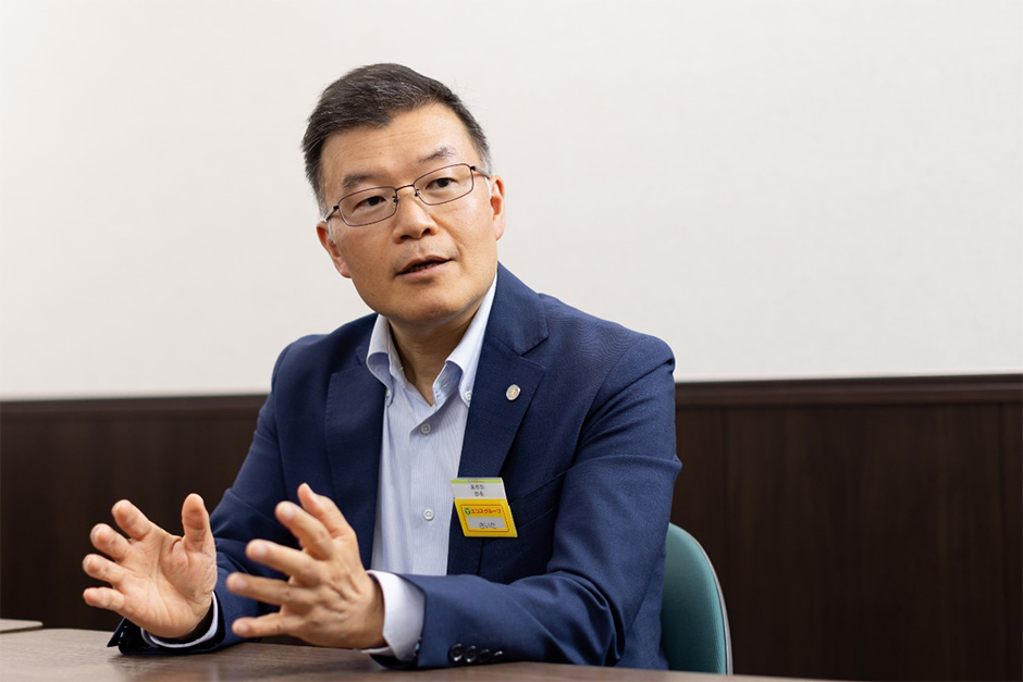 インタビューを受ける齊田純児氏