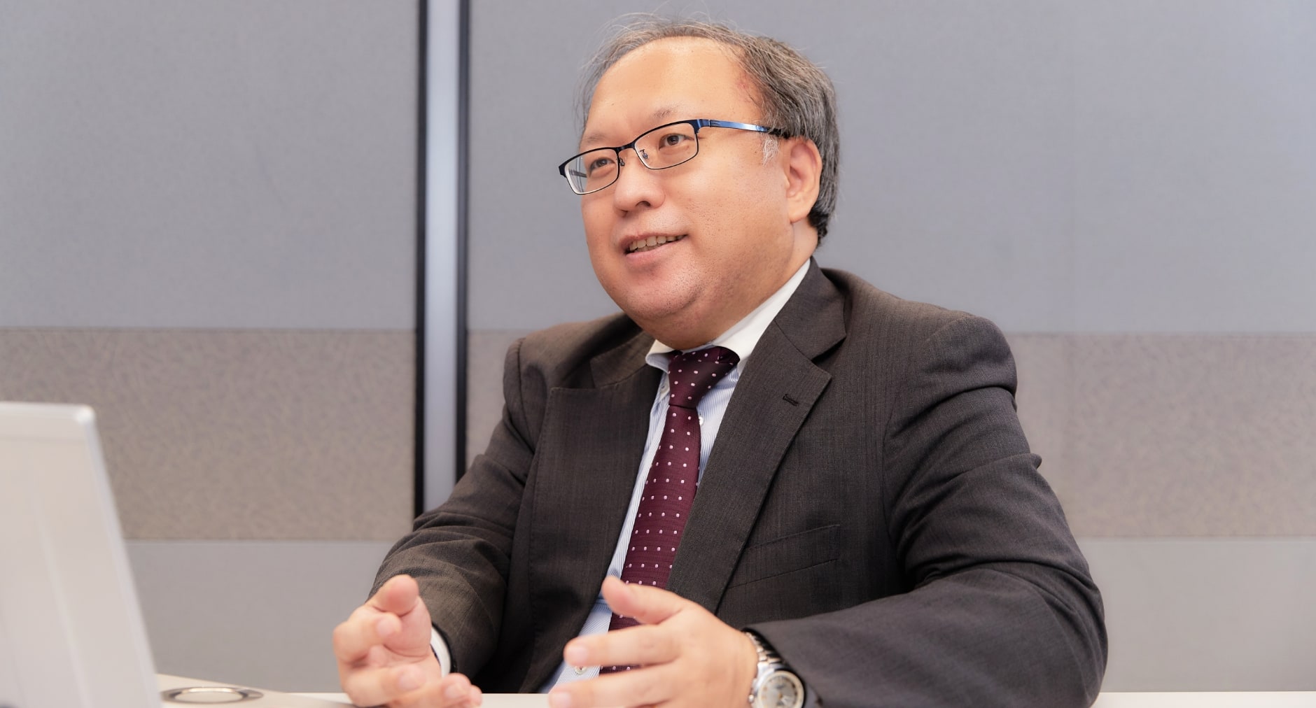 インタビューを受ける齊藤 貴久氏