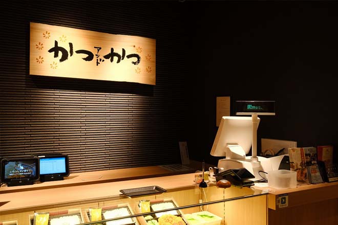 店内は落ち着いた雰囲気のとんかつレストランのイメージ