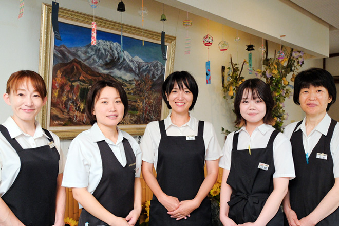 従業員のみなさん（中央：小島氏）のイメージ画像