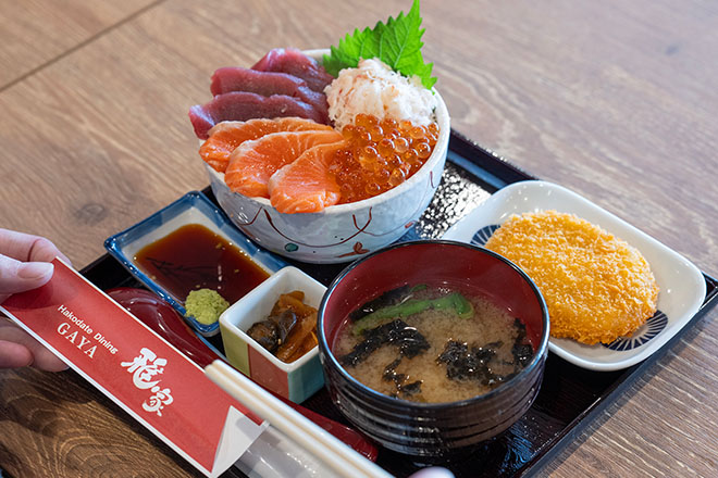 新鮮な海鮮定食のイメージ画像