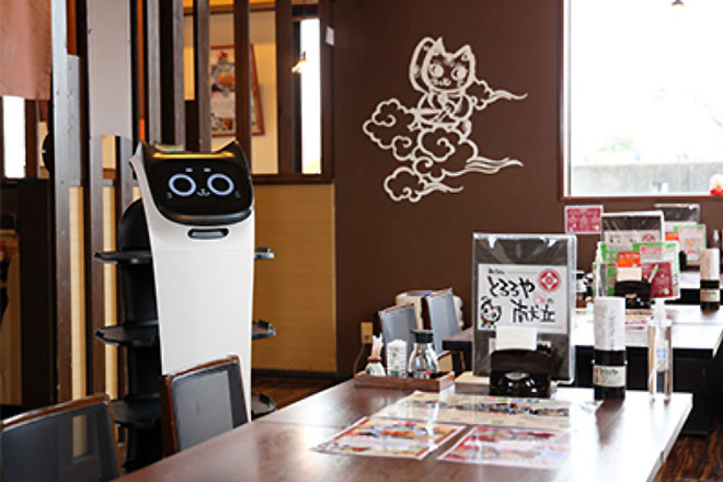 猫型の配膳ロボットイメージ