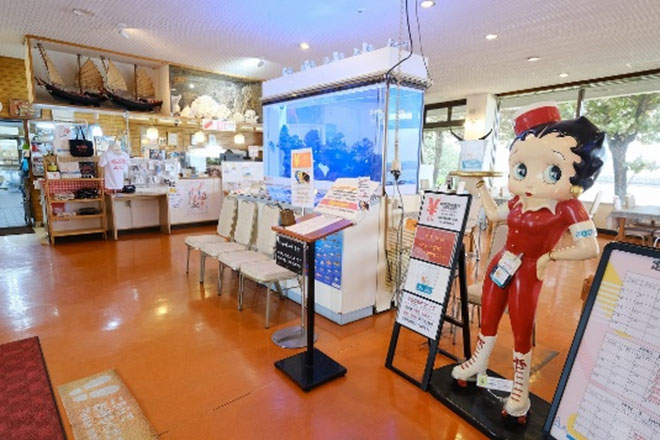 おもちゃなどが展示されている店内のイメージ画像