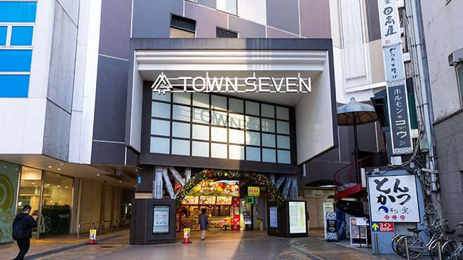 選べるレジスタイルとお客様導線改善で混雑を解消 スムーズなレジ、スピーディなお会計を実現 ～キャッシュレスフルセルフ・レーン型セルフPlus 導入事例～ イメージ