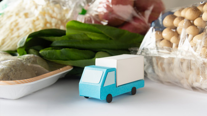 食材とトラックの模型のイメージ画像