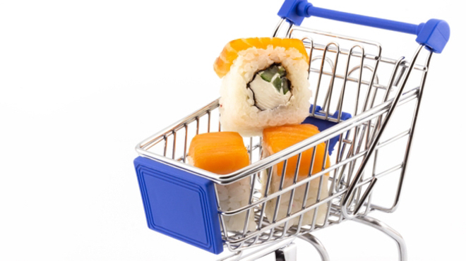 ショッピングカートに寿司が入っているイメージ画像