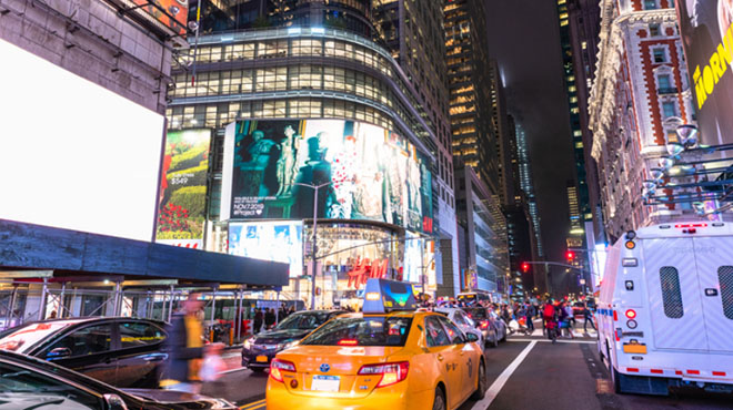 ニューヨークをイメージさせる通りのイメージ画像