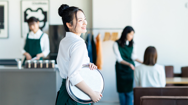 笑顔の従業員のイメージ画像