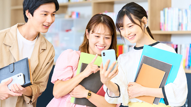 Z世代・α世代の人たちのイメージ画像