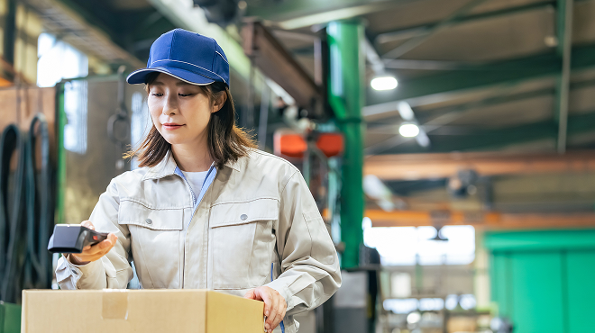 バーコードリーダーで自動読み取りする様子