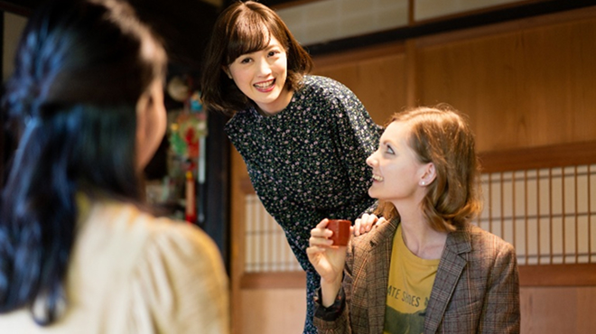 居酒屋で会話をしているイメージ画像