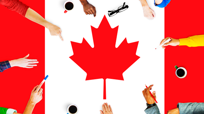 カナダ国旗のイラストを複数人で描いているイメージ画像