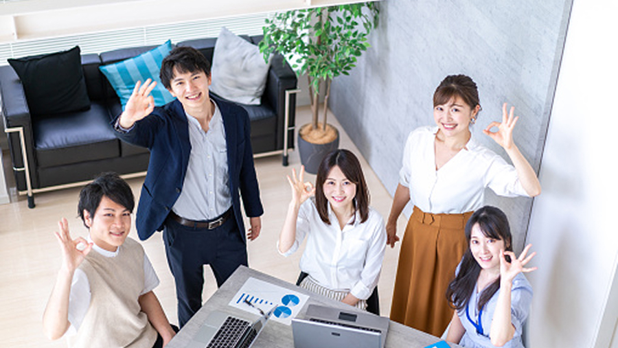 職場の仲間の写真