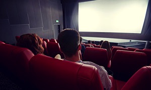 近所で友達と遊ぶ