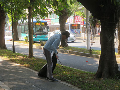 事業所周辺の清掃活動