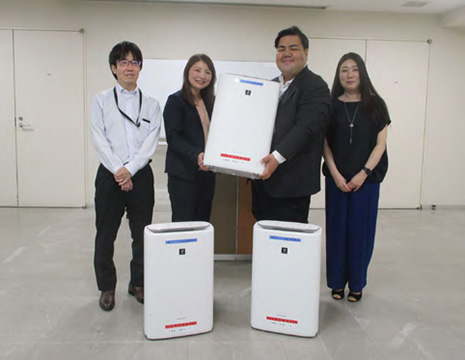 東京都品川区大崎地区センターでの寄贈の様子