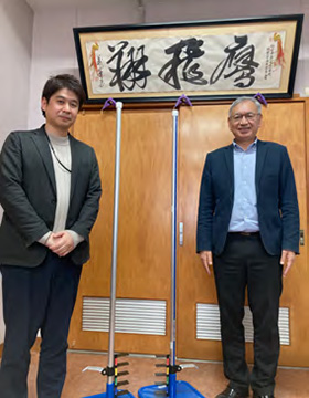 仙台市八木山小学校での寄贈の様子