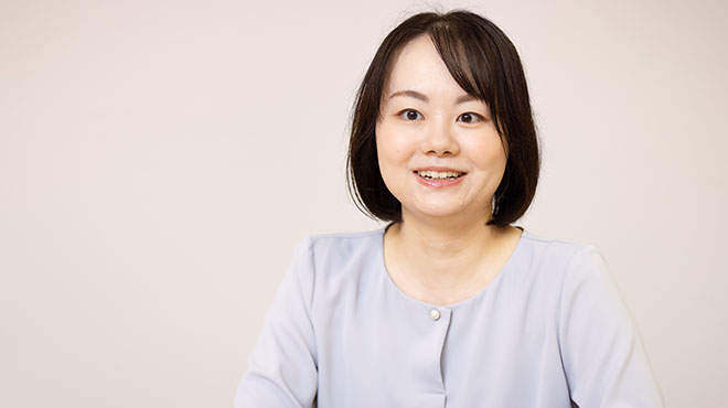 身振りを交えて話す鈴木氏。
