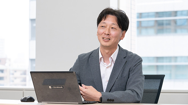 パソコンを前に語る三木氏