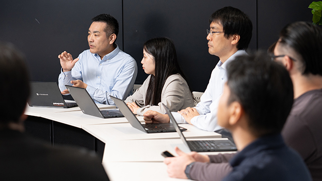 様々な発話を行う、座談会参加者の図。