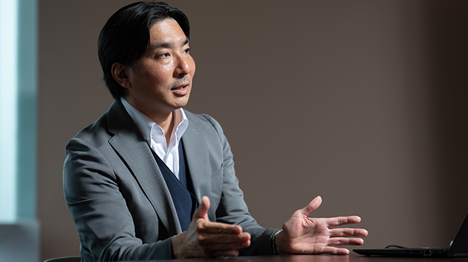 身振りを交えて説明する櫻井氏