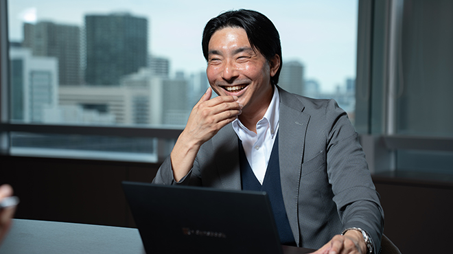 笑顔で展望を語る櫻井氏