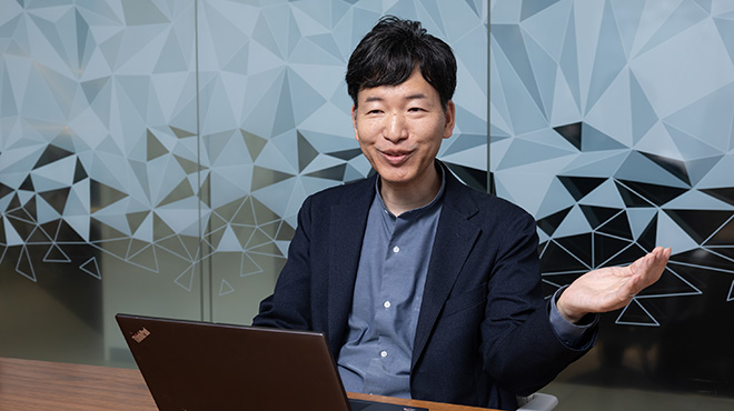 お客様課題の解決を熱く語る松本氏。