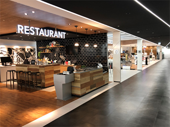 「ショールーム内部」