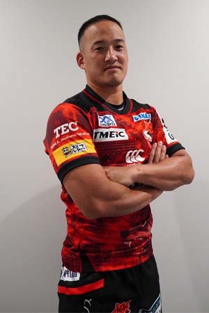 新ユニフォームを着用する共同主将の小川選手