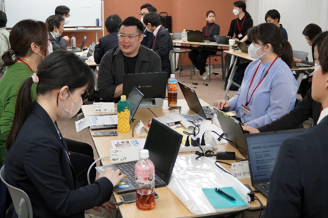 ワークショップを行っている画像