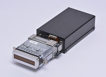 インクジェットヘッド「CF3R」とインク循環装置「CC1」の画像