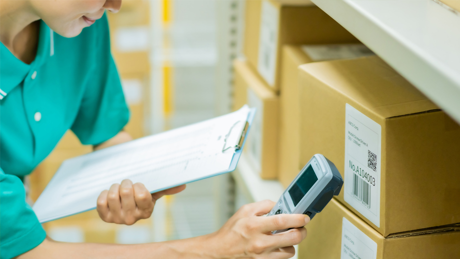 倉庫の商品チェックのイメージ画像