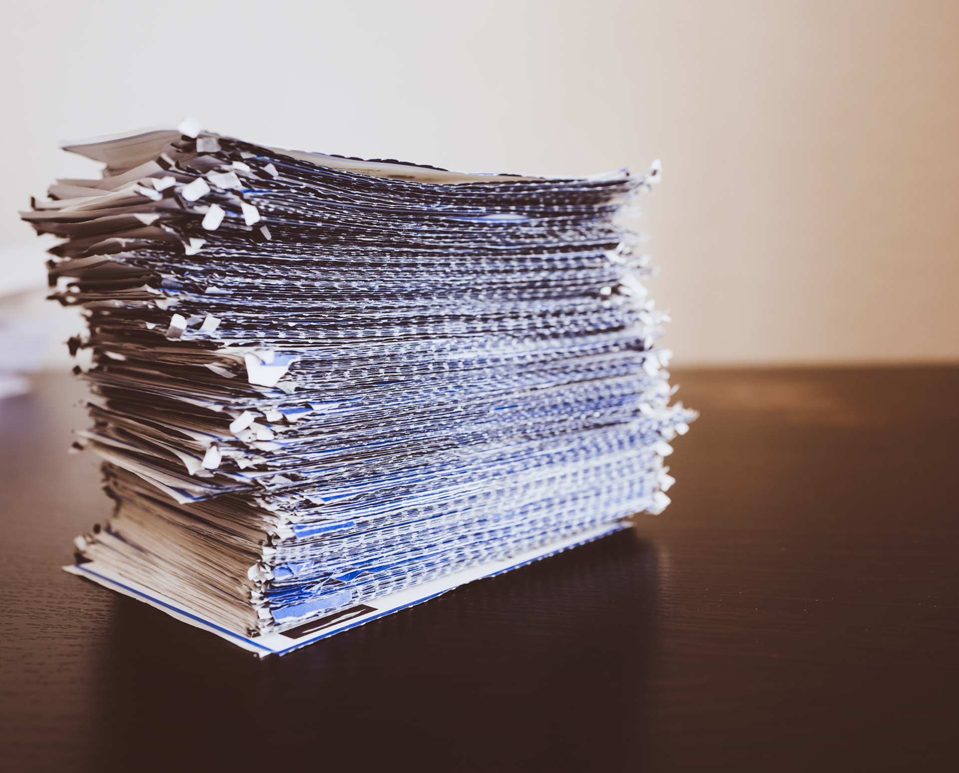 伝票の束の写真