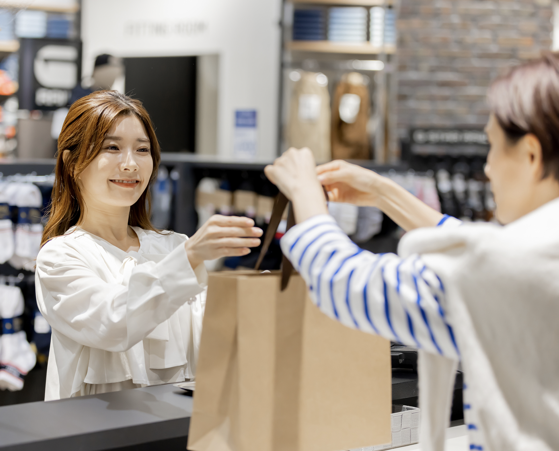 衣料品店のレジのイメージ画像