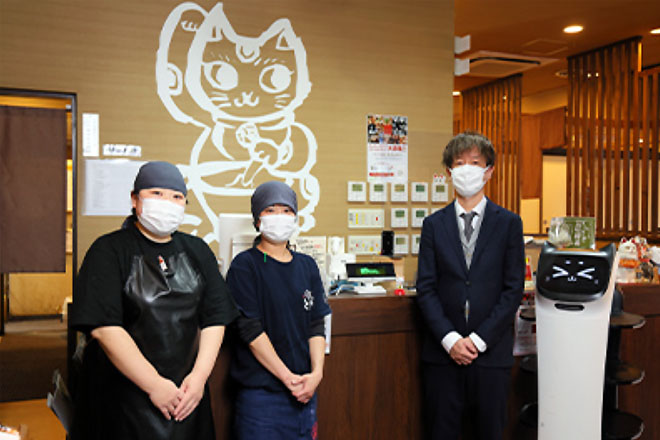 辻󠄀谷マネージャーと浜松三方原店のスタッフの皆さんイメージ