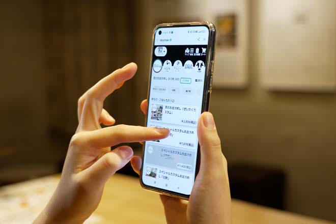 席にいながらスマートフォンで注文のイメージ