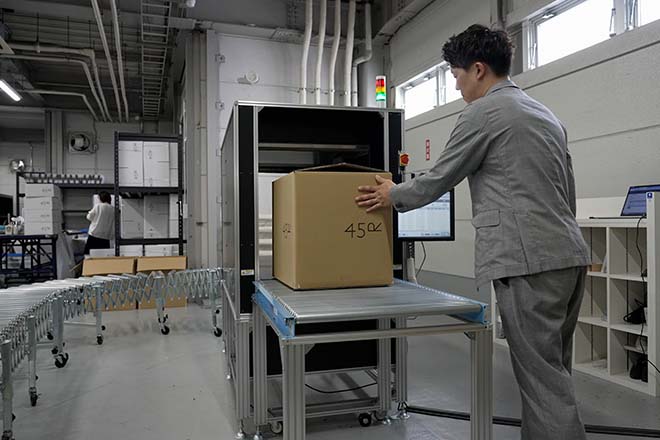 自動搬送型RFIDトンネル式ゲート『TG-1800』で、梱包したまま数量チェックのイメージ画像