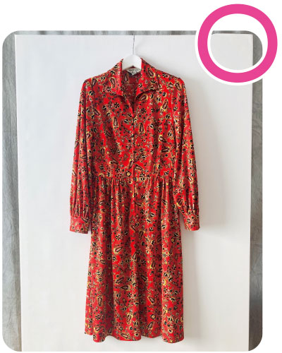 ハンガーでの洋服の写真