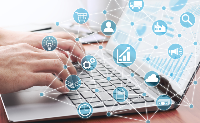 広告事業を連想させるイラストとパソコンの画像