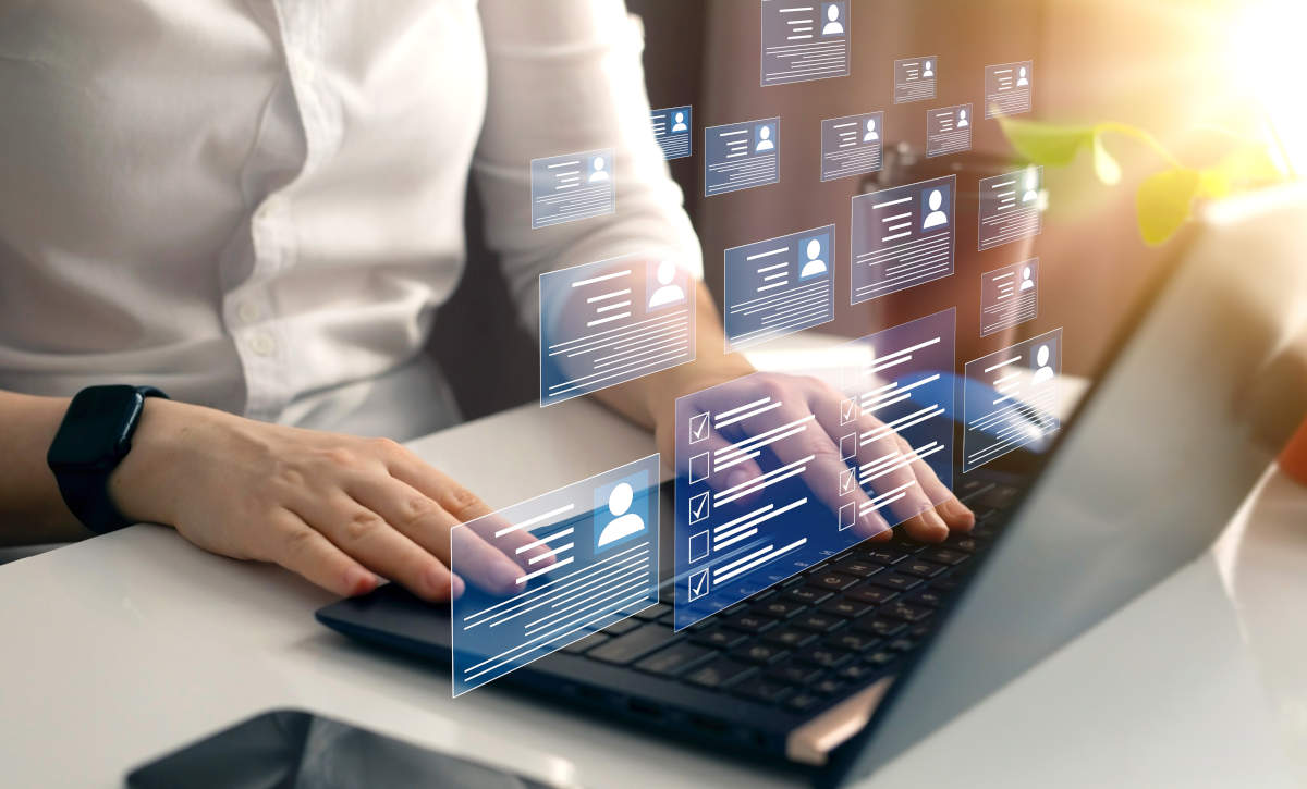 VOCを分析しているイメージ