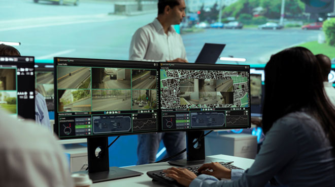 ネットを監視しているイメージ画像