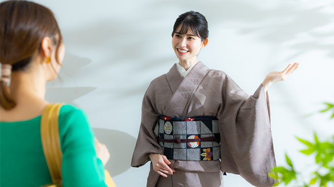 接客している人のイメージ画像