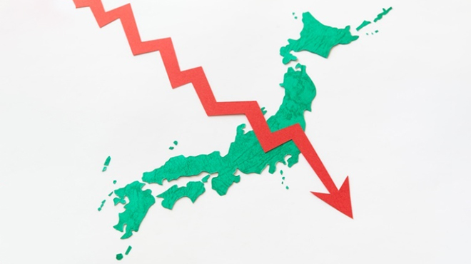 日本地図と右肩下がりのグラフのイメージ画像