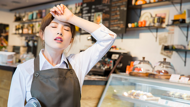 体調不良の店員のイメージ画像