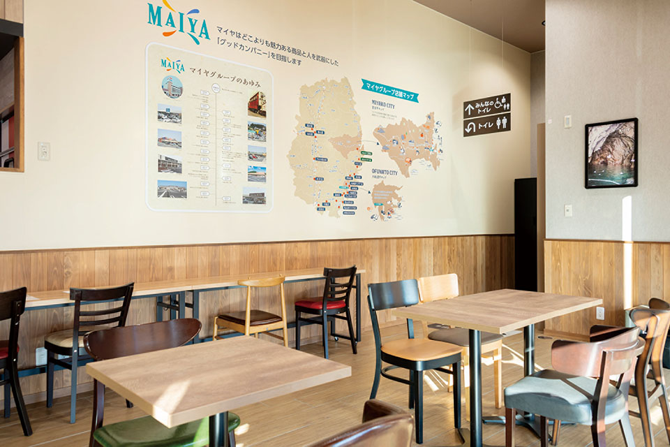 惣菜売場に隣接したイートインコーナーのイメージ画像