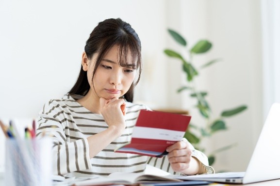 家計や支出について考える様子のイメージ画像